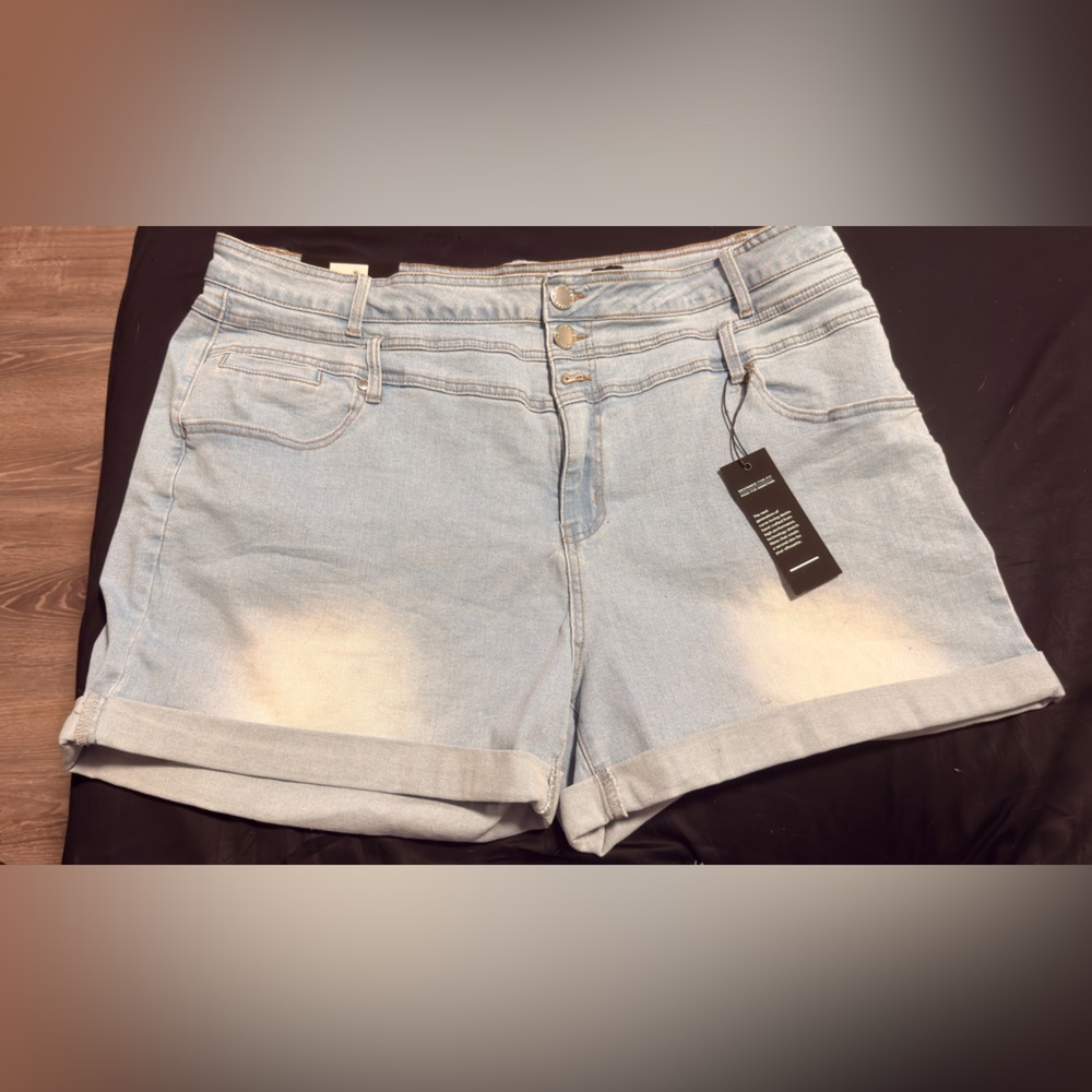 City Chic Light Wash Denim Shorts